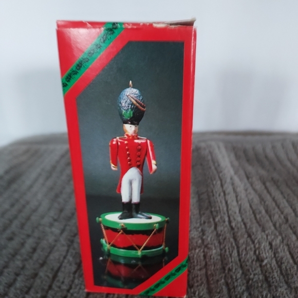 Soldier Ornament - Picture 1 of 7